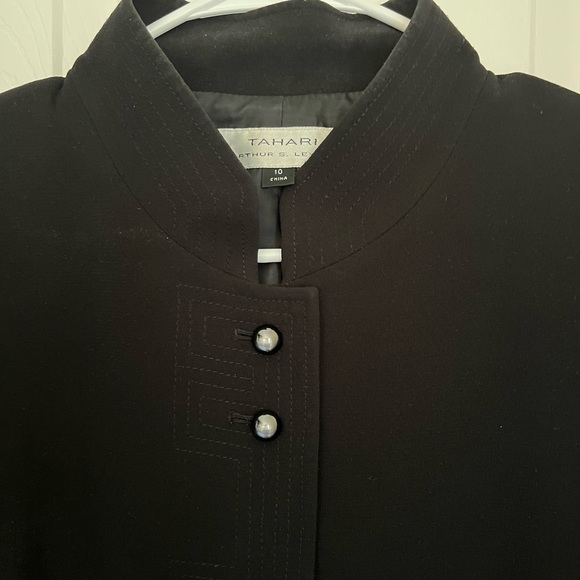 Beautiful Tahari Arthur S. Levine size 10 black suit long jacket - Picture 3 of 3
